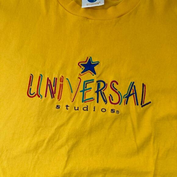 Vintage 90s Universal Studios single stitched embroidered yellow tshirt XL - Picture 2 of 4
